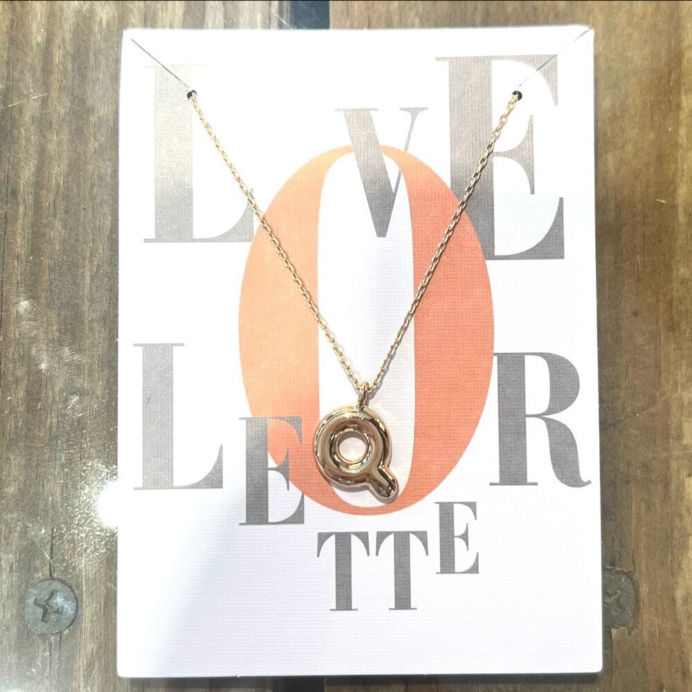 Q BUBBLE LETTER NECKLACE